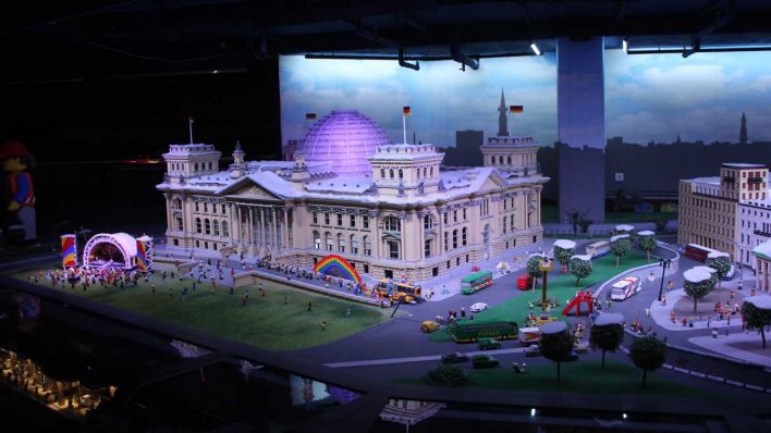 Ein LEGO-Modell des Reichstagsgebäudes im LEGOLAND Discovery Centre am Potsdamer Platz (Bild: rbb/Rebecca Wegmann)