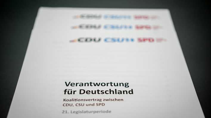 Der Koalitionsvertrag von CDU, CSU und SPD mit der Überschrift "Verantwortung für Deutschland"