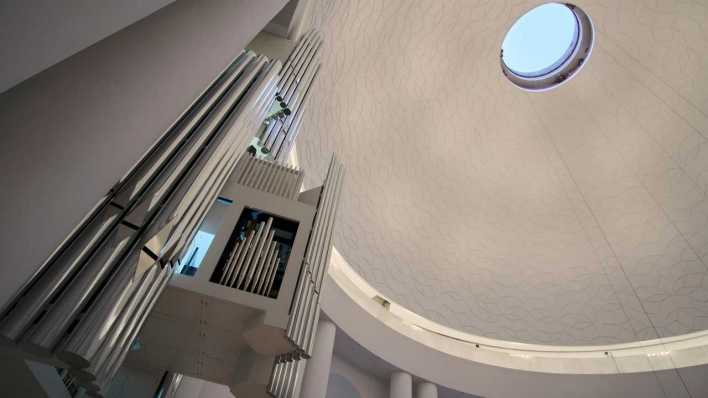 Orgel und Kuppel der Berliner Sankt Hedwigs-Kathedrale (Bild: picture alliance/epd-bild/Rolf Zoellner)