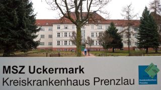Außenansicht des Kreiskrankenhauses Prenzlau in der Uckermark (Bild: picture alliance/dpa/Patrick Pleul)