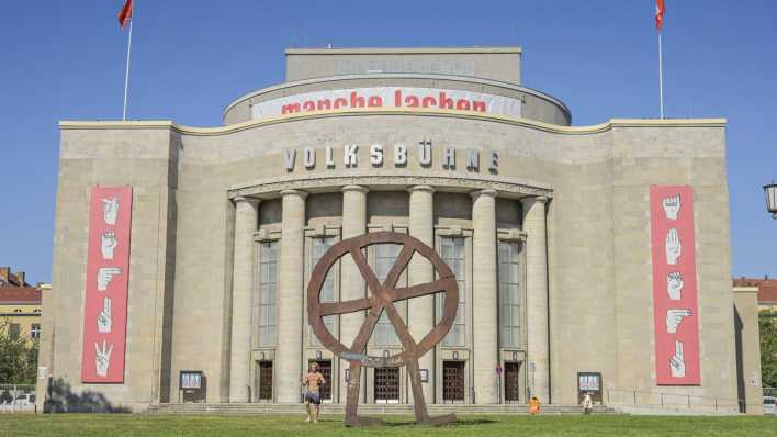 Das Gebäude der Volksbühne am Rosa-Luxemburg-Platz in Berlin