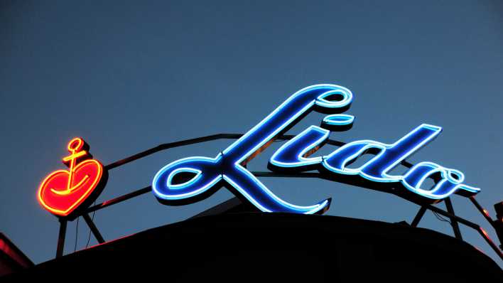 Schriftzug "Lido" über dem gleichnamigen Club in Berlin Kreuzberg