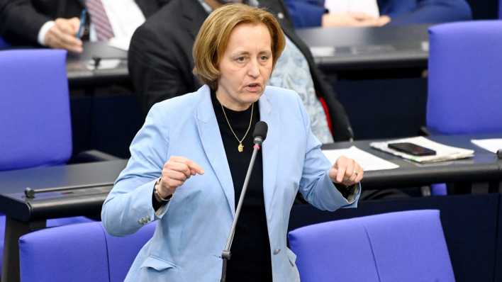 Beatrix von Storch spricht im Deutschen Bundestag.
