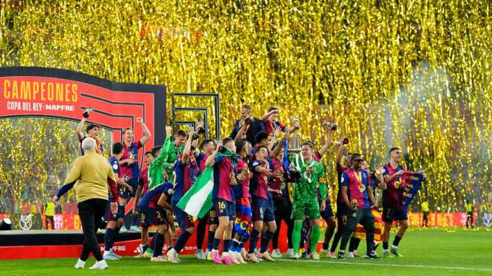 FC Barcelona feiert den Sieg im Copa del Rey (Bild: IMAGO/NurPhoto/Jose Breton)
