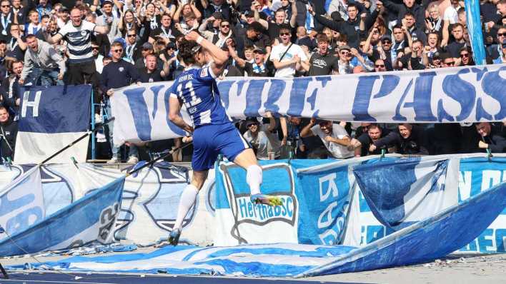 Fabian Reese jubelt vor den Hertha-Fans