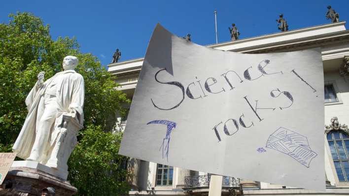 Schild mit der Aufschrift "Science rocks"