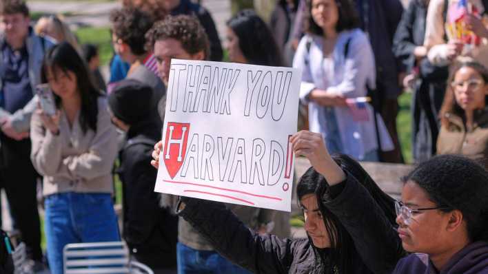 Internationale Studierende der Harvard University protestieren