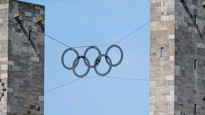 Olympische Ringe vor dem Olympiastadion in Berlin