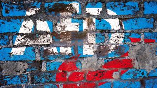 Fotomontage: AfD-Logo auf einer Mauer (Bild: picture alliance/CHROMORANGE/Michael Bihlmayer)
