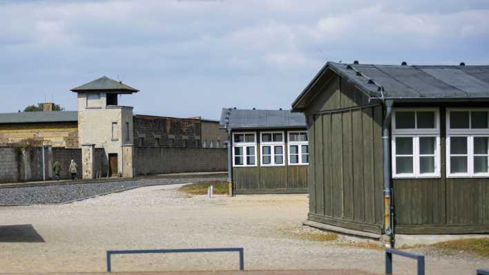 Baracken in der KZ-Gedenkstätte Sachsenhausen in Oranienburg (Bild: picture alliance/photothek.de/Thomas Trutschel)