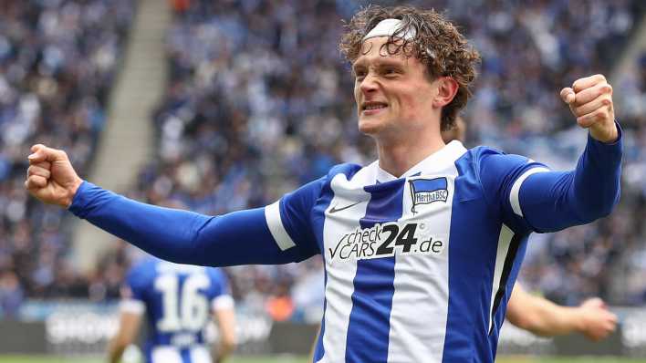 Fabian Reese jubelt nach einem Tor für Hertha