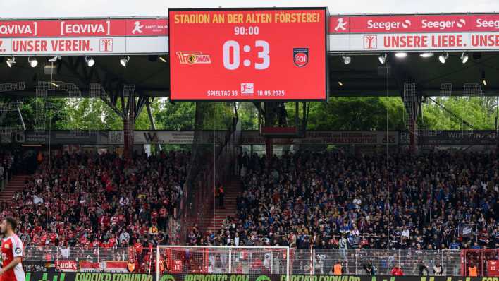 Anzeigetafel im Stadion an der Alten Försterei mit Ergebnis 0:3 von Union gegen Heidenheim