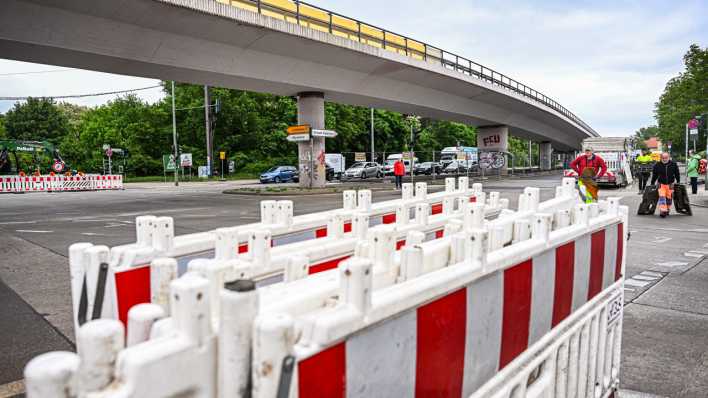 Sperrung der Brücke an der Wuhlheide