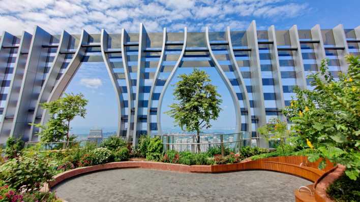 Blick auf das Capita Spring-Hochhaus in Singapur (Foto: imago images / Imagebroker)