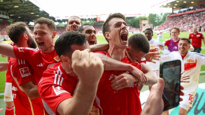 Union-Spieler jubeln nach dem erlösenden 2:1 Siegtreffer gegen Freiburg
