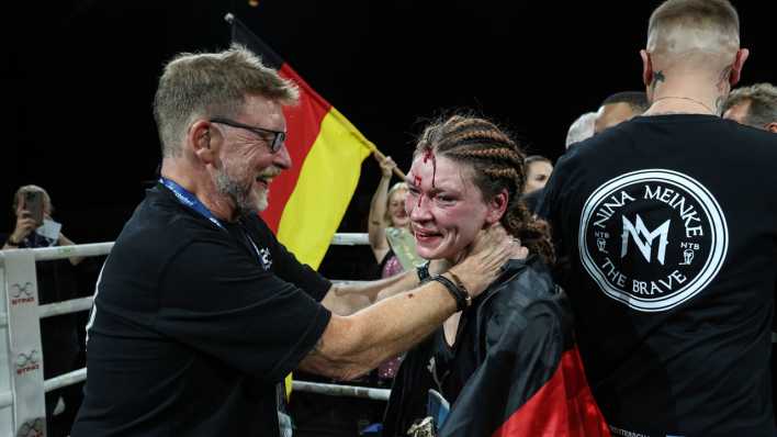 Boxerin Nina Meinke nach dem Sieg gegen Daniela Romina Bermudez