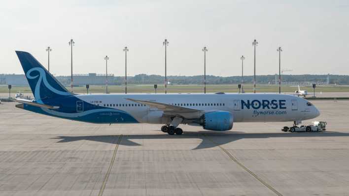 Flugzeug der Norse Atlantic am BER