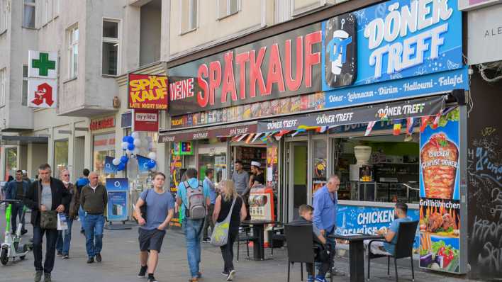 Straßenszene auf der Müllerstraße in Berlin-Wedding