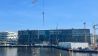 Der moderne Bürokomplex Dockyard am Osthafen ist fast fertig. Das Gebäude wird bald komplett aus dem Eisspeicher mit Wärme und Kälte versorgt.(Bild: rbb/Tabea Schoser)