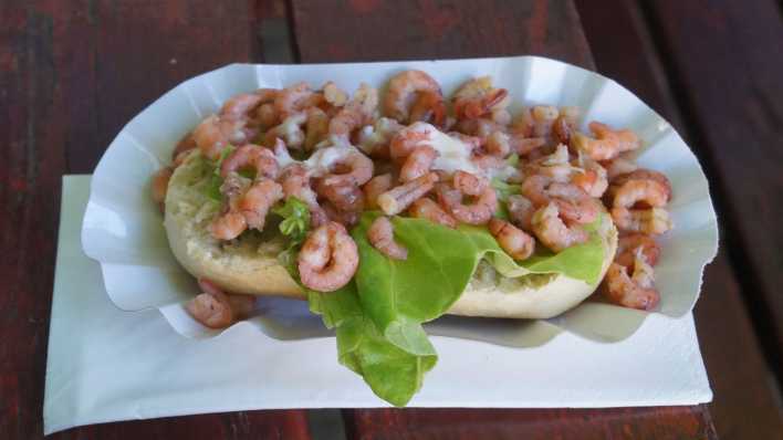 Krabbenbrötchen (Bild: ARD/Michel Nowak)