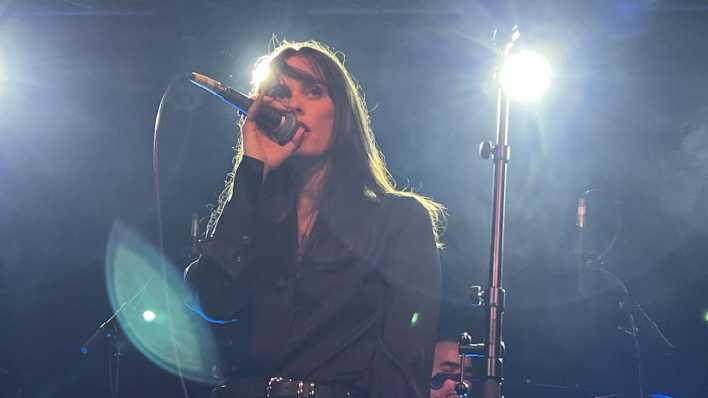 Konzert Sophie Auster im frannz club (Bild: rbb/Alexander Soyez)