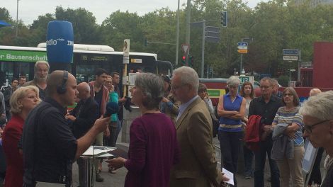 Ihr Thema Runde mit Publikum am Fehrbelliner Platz (Bild: rbb/Parker)