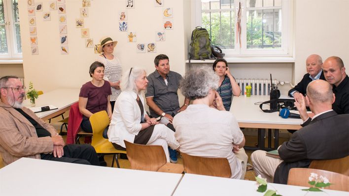 Blick auf die Gesprächsrunde im Speiseraum der Marie-Curie-Oberschule (Bild: Dieter Freiberg)