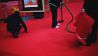 Cleaning Carpet Before Robert Pattinson Comes (Bild: Clara Nebeling)