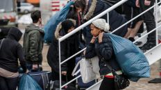Wohnschiff für Flüchtlinge wird bezogen (Bild: dpa) Wohnschiff für Flüchtlinge wird bezogen (Bild: dpa)