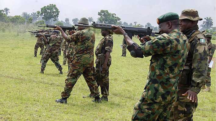 Nigerianische Soldaten im Nordosten des afrikanischen Landes (Bild: DPA)
