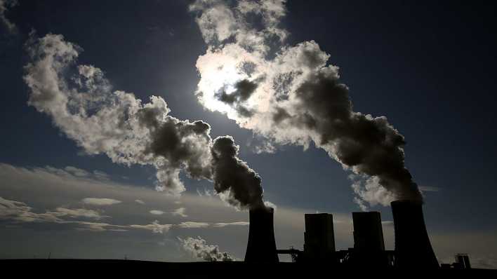 Braunkohle Kraftwerk Neurath II bei Grevenbroich in Nordrhein-Westfalen (Foto: dpa)