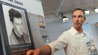 Zeitzeuge Frank Ebert - Ausstellung Jugendopposition in der DDR [Foto: picture alliance/dpa / Britta Pedersen]