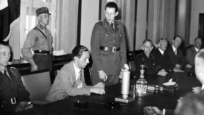 Joseph Goebbels und Eugen Hadamovsky, Direktor der Reich-Rundfunk-Gesellschaft (Bild: DRA) Joseph Goebbels und Eugen Hadamovsky, Direktor der Reich-Rundfunk-Gesellschaft (Bild: DRA)