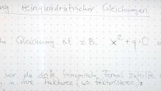 Eine mathematische Formel an der Tafel (Bild: G. Heuser, rbb-Inforadio) Eine mathematische Formel an der Tafel (Bild: G. Heuser, rbb-Inforadio)