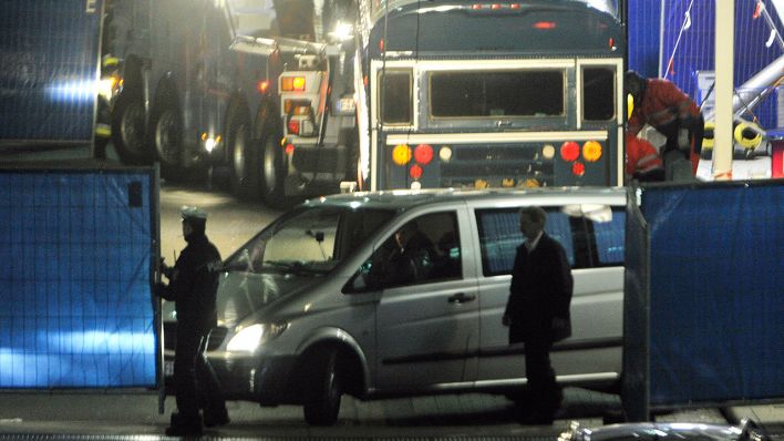 Terroranschlag mit Todesopfern am Frankfurter Flughafen (Bild: dpa)