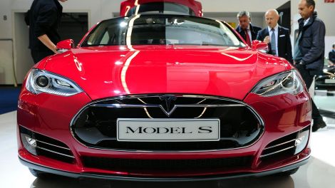 Tesla Elektrofahrzeug (Bild: dpa)