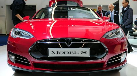 Tesla Elektrofahrzeug (Bild: dpa)