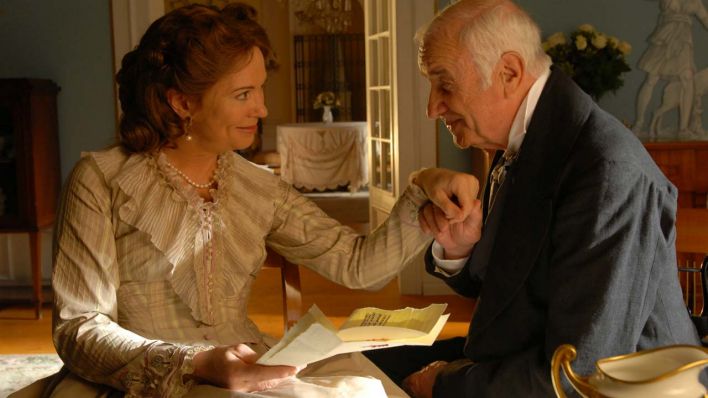 Iris Berben (als Konsulin Bethsy Buddenbrook) und Armin Mueller-Stahl (als Konsul Jean Buddenbrook) spielen in dem Kinofilm "Buddenbrooks - Ein Geschäft von einiger Größe" (Bild: Warner Bros. dpa)