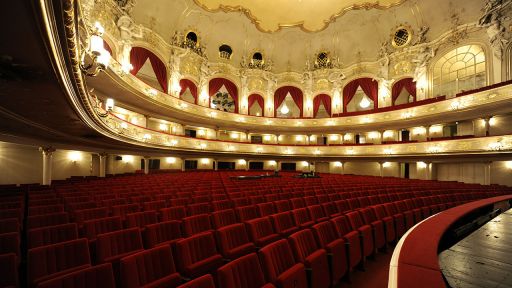 Blick in den Zuschauerraum der Komischen Oper in Berlin (Bild: dpa)