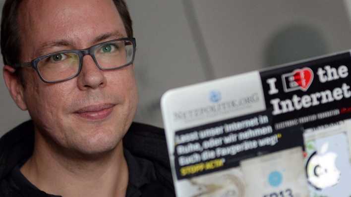ARCHIV - Markus Beckedahl, Gründer des Blogs Netzpolitik.org, in seinem Büro in Berlin. (Bild: Britta Pedersen/dpa) ARCHIV - Markus Beckedahl, Gründer des Blogs Netzpolitik.org, in seinem Büro in Berlin. (Bild: Britta Pedersen/dpa)