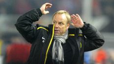 Trainer Jürgen Röber schlägt die Hände über dem Kopf zusammen (Bild dpa) Trainer Jürgen Röber schlägt die Hände über dem Kopf zusammen (Bild dpa)