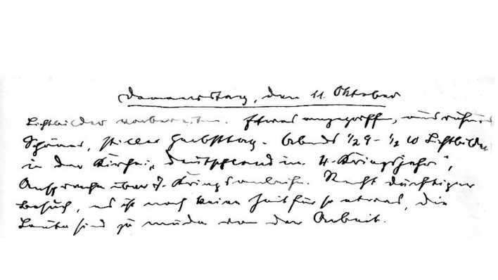 Handschriftlicher Tagebucheintrag Theodor Piper, 11. Oktober 1917: "Lichtbilder vorbereiten. Etwas angegriffen, ausruhen. Schöner, stiller Herbsttag. Abends ½9-½10 Lichtbilder in der Kirche: „Deutschland im 4. Kriegsjahr“, Ansprache über 7. Kriegsanleihe. Recht dürftiger Besuch, es ist noch keine Zeit für so etwas, die Leute sind zu müde von der Arbeit." -Scan Handschriftlicher Tagebucheintrag Theodor Piper, 11. Oktober 1917: "Lichtbilder vorbereiten. Etwas angegriffen, ausruhen. Schöner, stiller Herbsttag. Abends ½9-½10 Lichtbilder in der Kirche: „Deutschland im 4. Kriegsjahr“, Ansprache über 7. Kriegsanleihe. Recht dürftiger Besuch, es ist noch keine Zeit für so etwas, die Leute sind zu müde von der Arbeit." -Scan