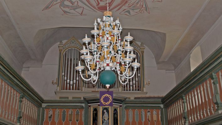 Leuchter der Kirche Seubtendorf, AD: 12. 04. 2014