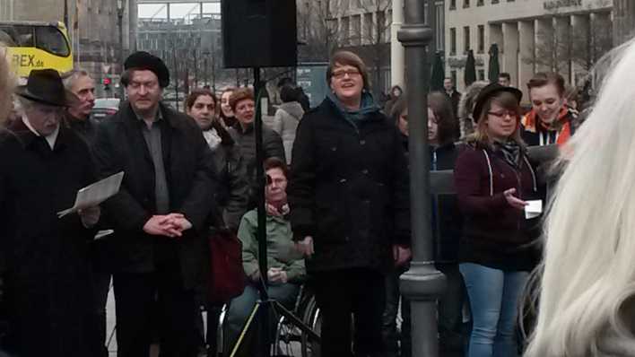 Gedenkveranstaltung auf dem Platz des 18. März vor dem Brandenburger Tor in Berlin, Foto: Sabrina Wendling, ©rbb-inforadio 2014 Gedenkveranstaltung auf dem Platz des 18. März vor dem Brandenburger Tor in Berlin, Foto: Sabrina Wendling, ©rbb-inforadio 2014