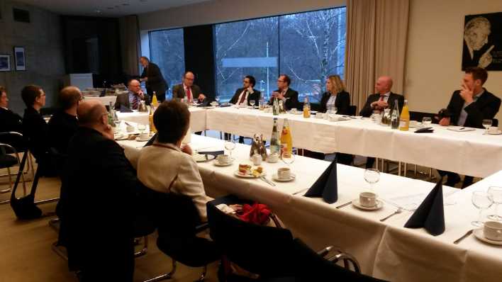 Frühstücksgespräch bei der Konrad-Adenauer-Stiftung (Bild: Wendling /rbb) Frühstücksgespräch bei der Konrad-Adenauer-Stiftung (Bild: Wendling /rbb)