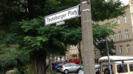 Straßenschild Teutoburger Platz in Berlin - Prenzlauer Berg, AD: 2014, Foto: rbb-Inforadio