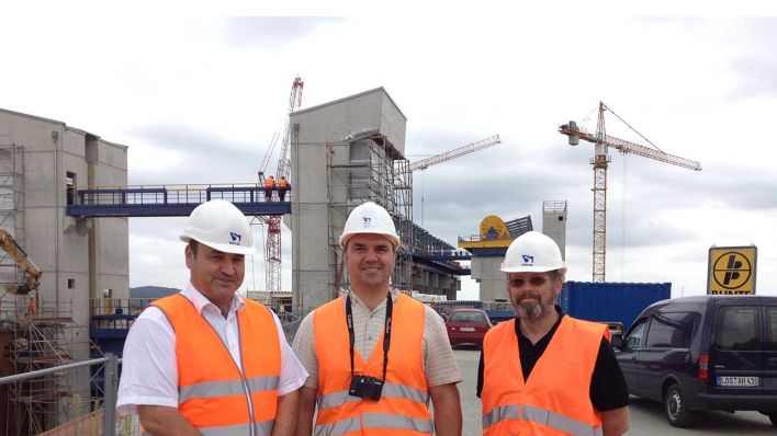 Neubau-Stelle des Schiffshebewerks Niederfinow: (von li. nach re.) Rolf Dietrich, Leiter des Wasserstraßenbauamts Berlin - Klaus Winter, Bauleiter - Bodo Mauer, Vermessungsingenieur - Foto: rbb Inforadio/Annette Miersch