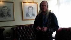 Der Leiter der Flüchtlings-Unterkunft im "Hotel President", Friedrich Kiesinger (Quelle: rbb/ A. Corves ) Der Leiter der Flüchtlings-Unterkunft im "Hotel President", Friedrich Kiesinger (Quelle: rbb/ A. Corves )