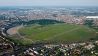 Eine Luftaufnahme zeigt das Tempelhofer Feld am 21.05.2014 (Bild: dpa)