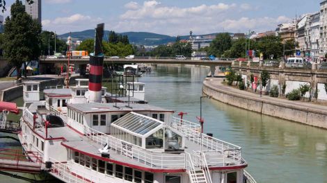Schiff auf der Donau - Foto: Colourbox